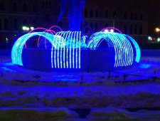 световое оформление фонтана на площади Девы Марии